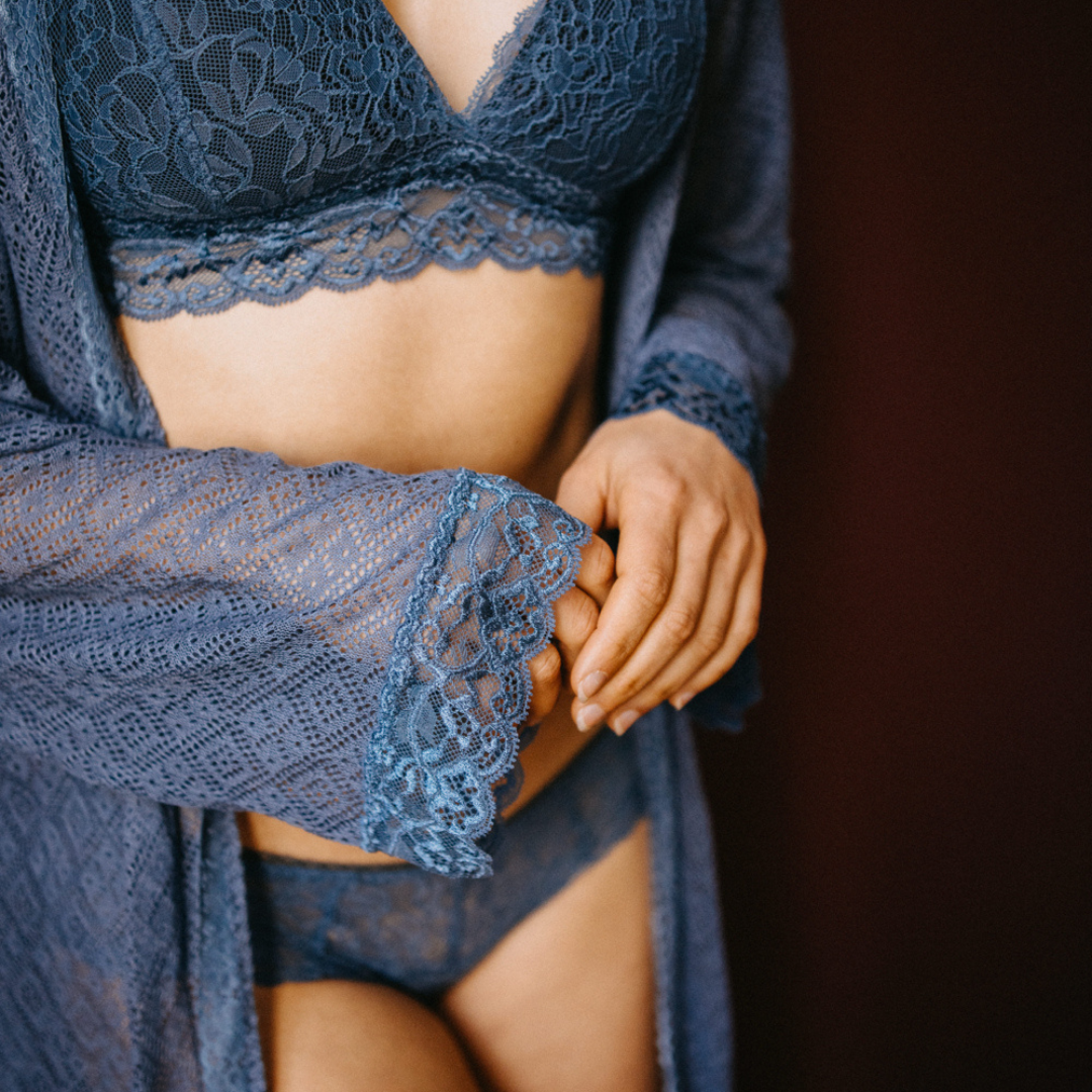 Spitzenmorgenmantel Lorena - taubenblau