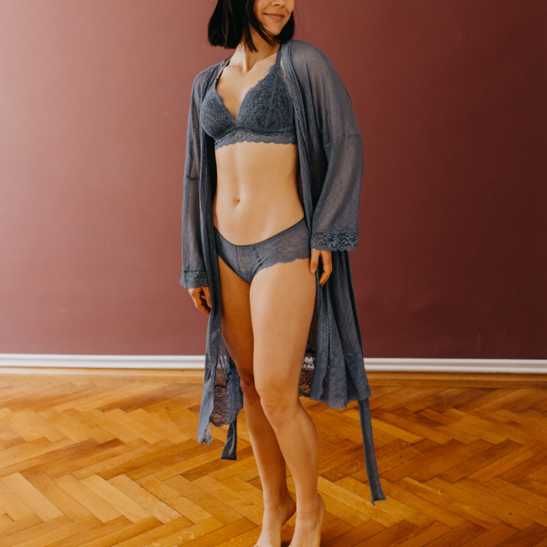 Spitzenmorgenmantel Lorena - taubenblau
